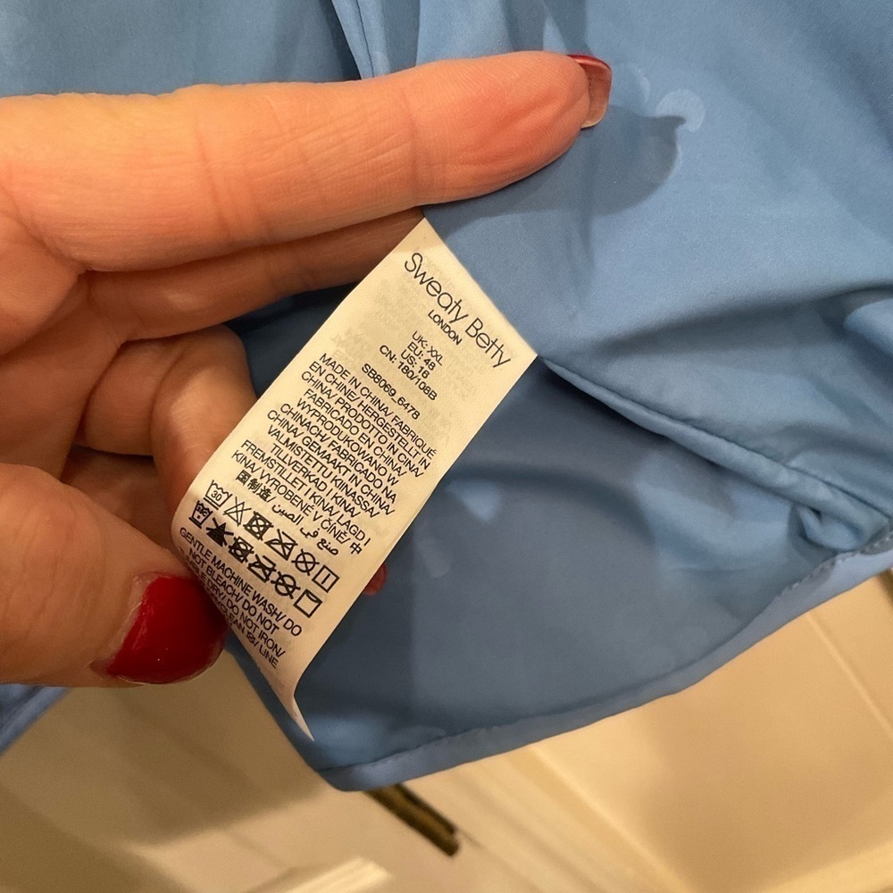 Sweaty Betty puffer fabulous bomber jacket style. Like New! - Picture 7 of 8